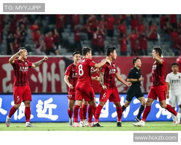 广州恒大对阵上海上港C罗亲临现场助阵引发球迷热议